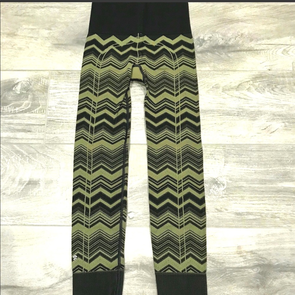 Lululemon EBB to street army green/black pants 2